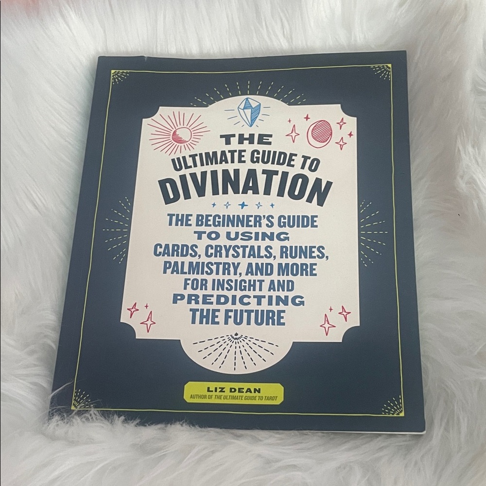 The Ultimate Guide to Divination - Liz Dean Paperback book